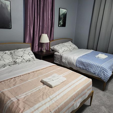 Guest Room With Two Double Beds In Columbus Oh, Airport Location Kültér fotó