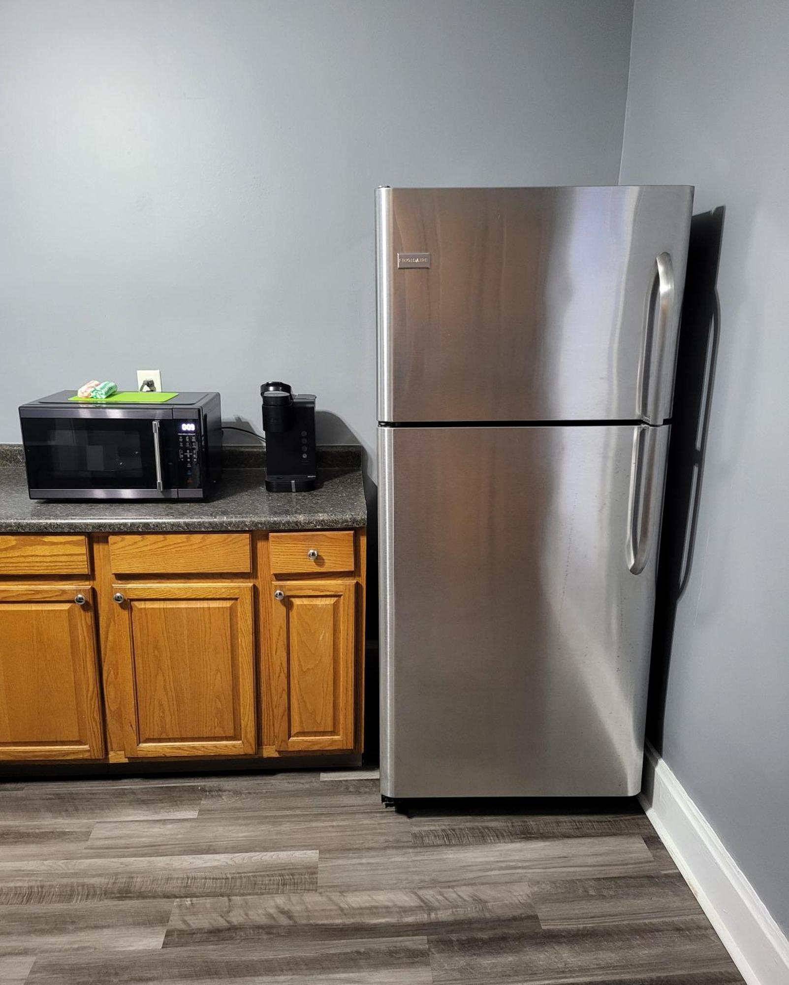 Guest Room With Two Double Beds In Columbus Oh, Airport Location Kültér fotó