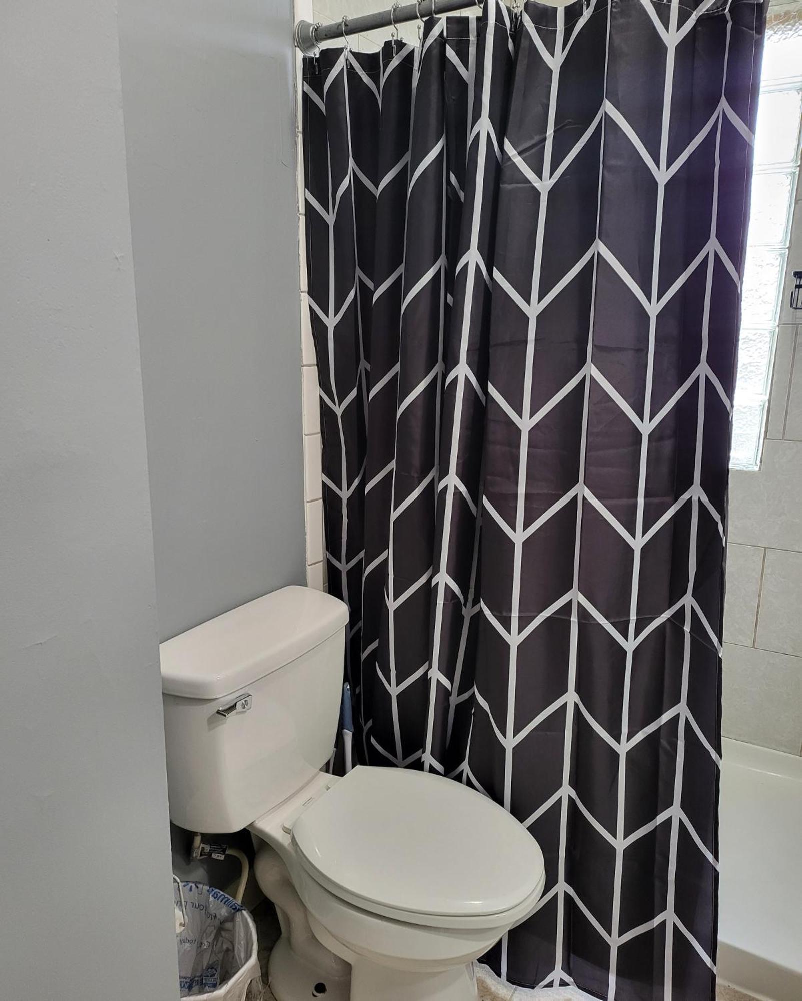 Guest Room With Two Double Beds In Columbus Oh, Airport Location Kültér fotó